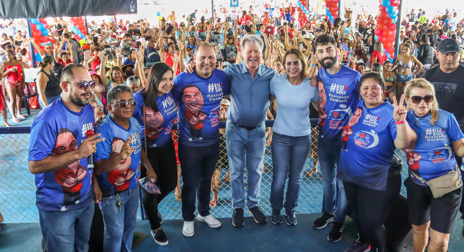 'Vamos mostrar nossa força', diz Arthur ao ser ovacionado em festa popular