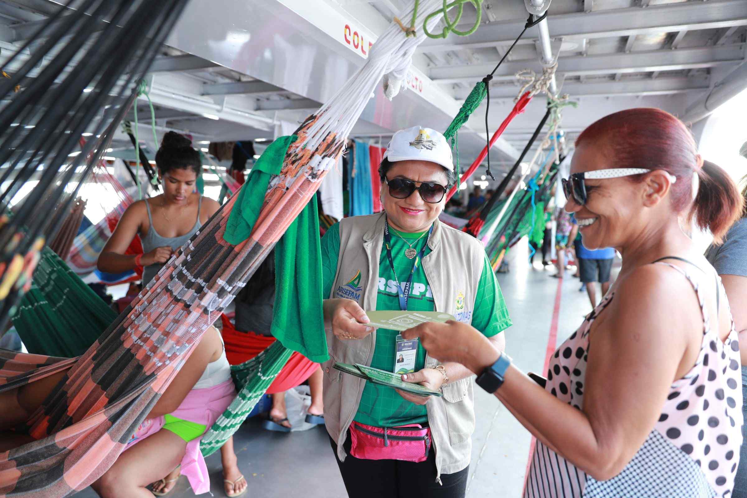 Mais de 40 mil pessoas saíram de Manaus em embarcações com direção a Parintins