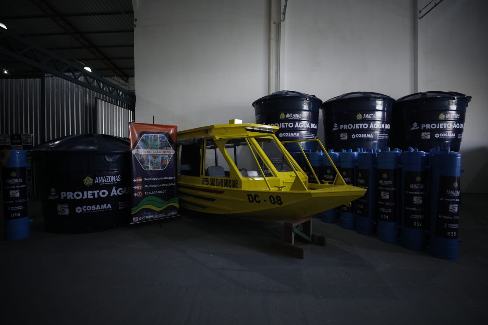 Wilson Lima entrega mais de R$ 10 milhões em materiais para Operação Enchente 2022