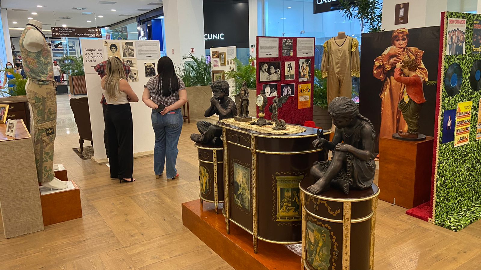 Últimos dias de exposição em homenagem ao cantor Zezinho Corrêa