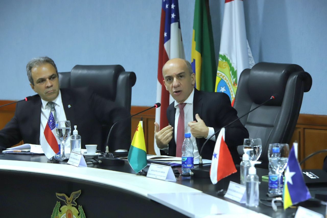 Por irregularidades, presidente do TCE suspende licitação em Pauini