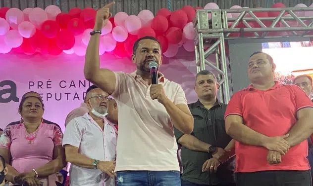 Rozenha lança pré-candidatura a deputado estadual em evento muito disputado