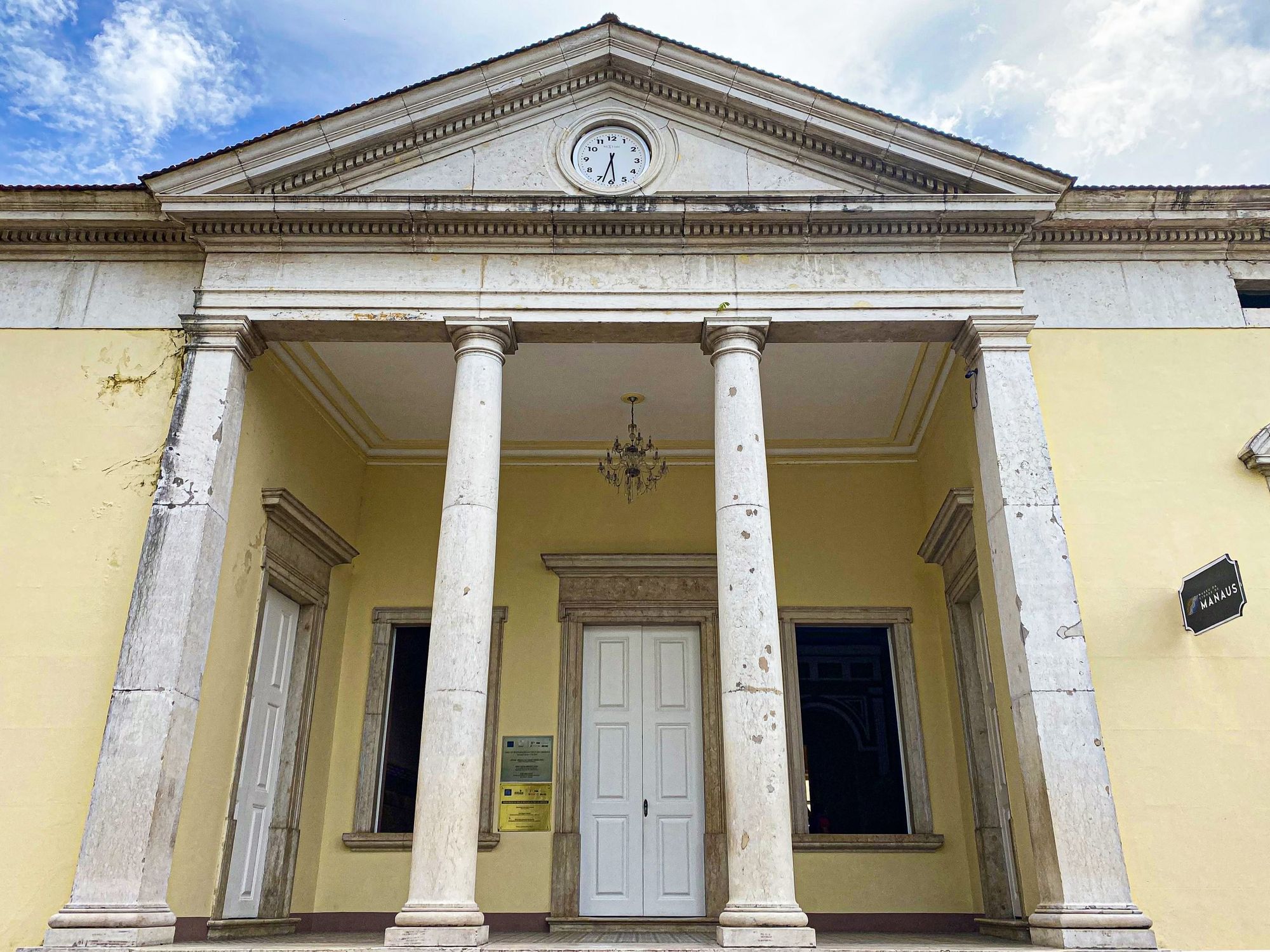 Exposição fotográfica retrata obras de artistas de Manaus