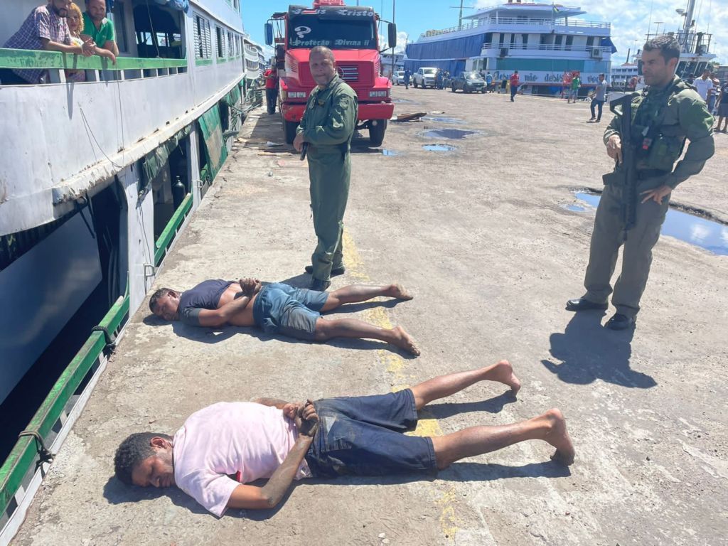 Dupla é presa após realizar assaltos na Ponta Negra e fugir de lancha