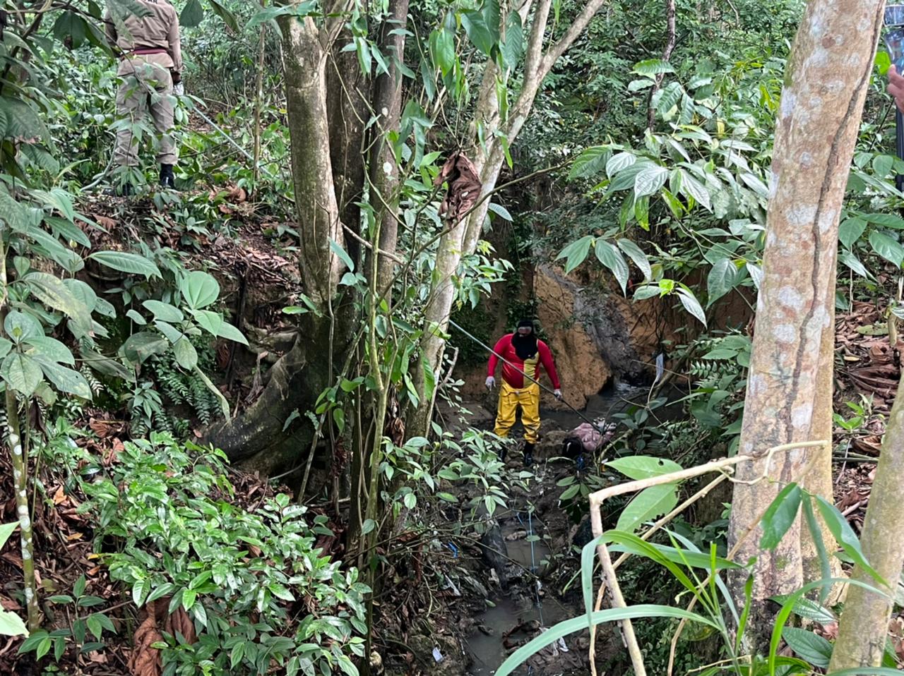 Adolescente de 14 anos é encontrado em área de córrego na zona norte