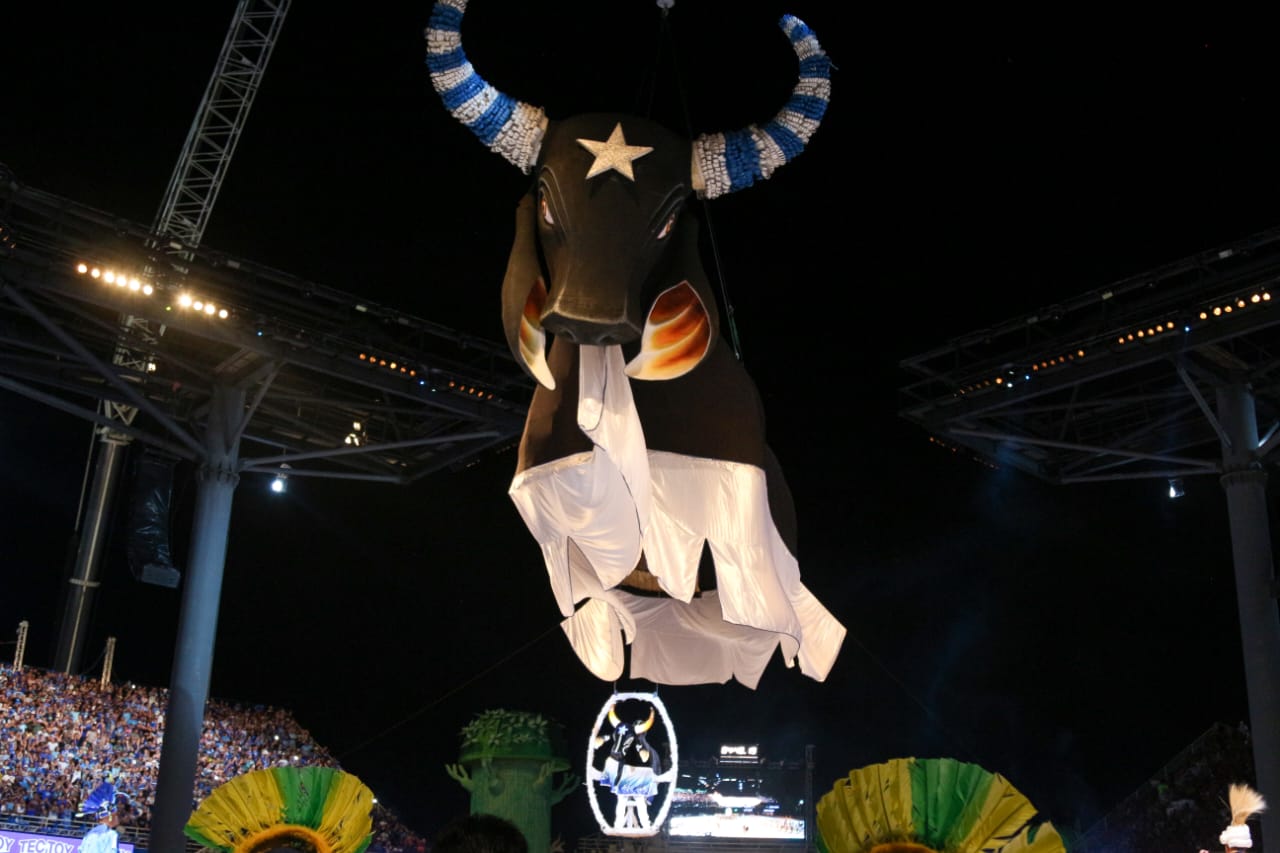 Caprichoso inova e faz tribo ‘voar’ na arena