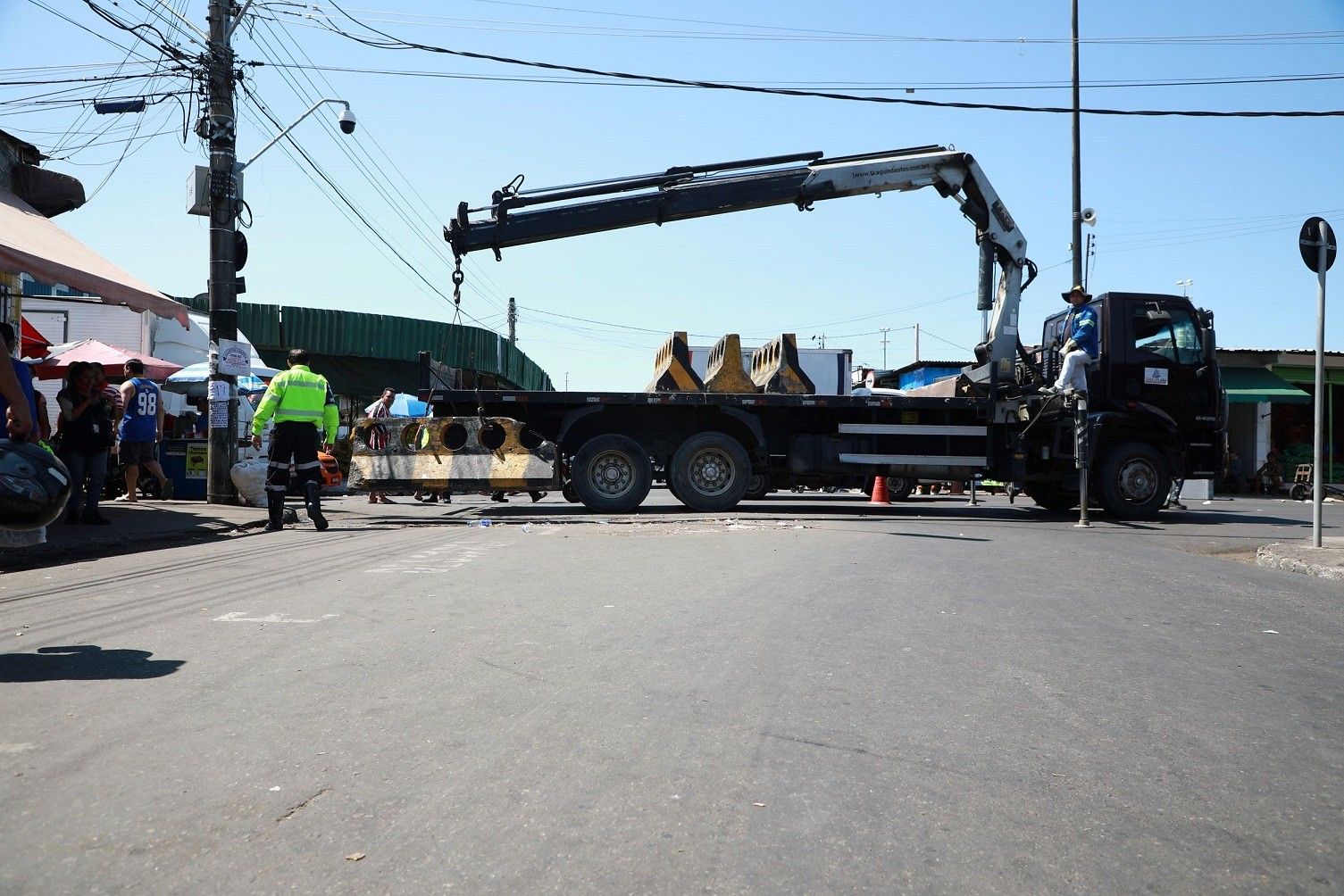 Prefeitura libera a rua Barão de São Domingos, Centro, para o trânsito