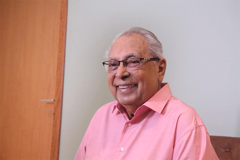 Amazonino Mendes testa positivo para Covid-19