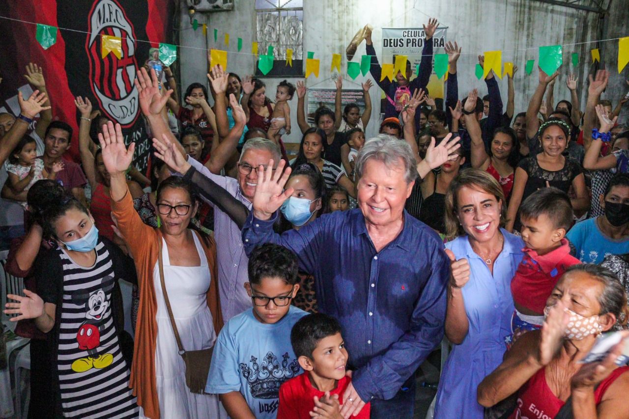 ‘Manaus é minha casa’, diz Arthur em pré-campanha pelos bairros da capital