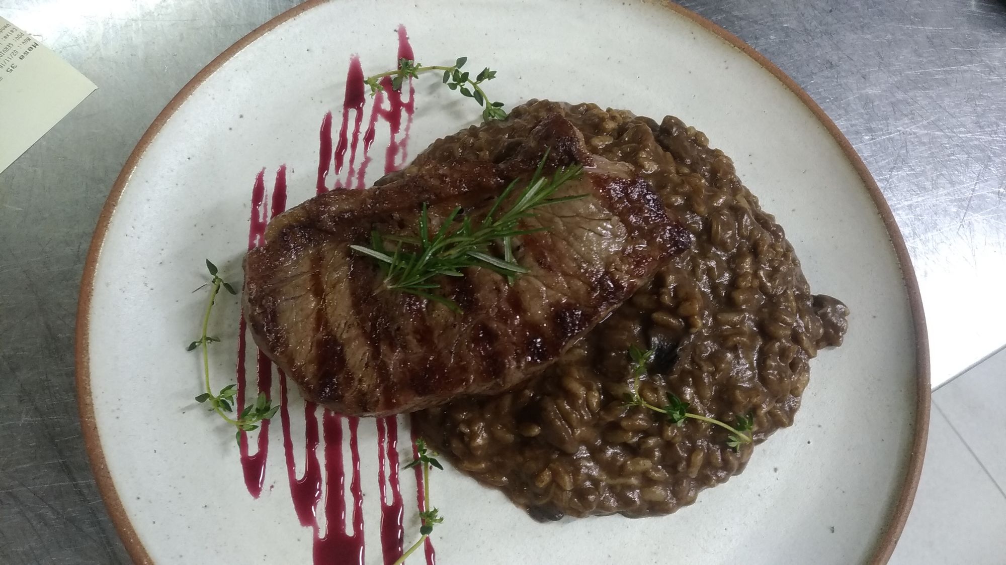 Delícia na mesa. Por que a carne Angus é a melhor escolha?