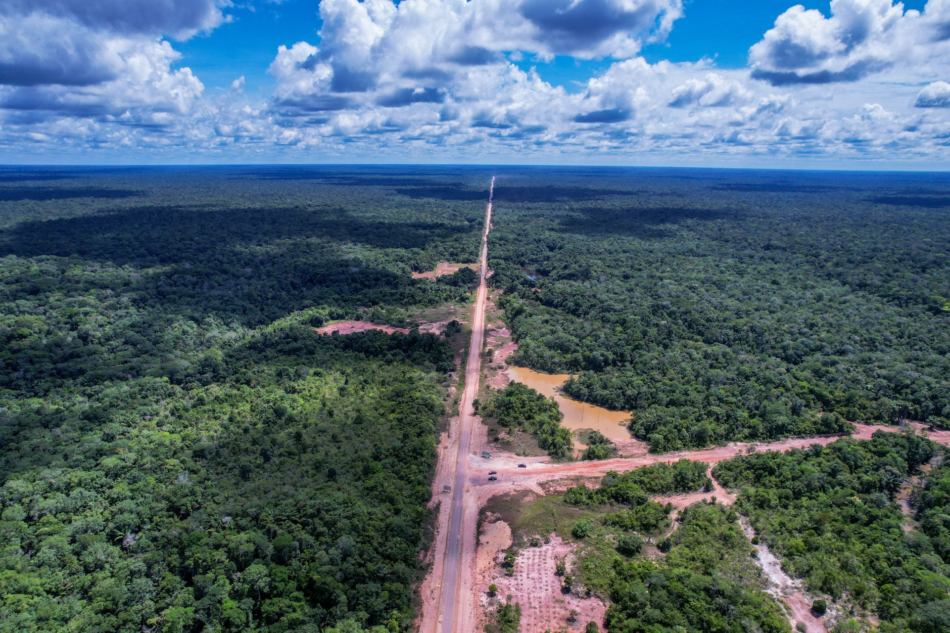 Ibama emite licença prévia para reconstrução de trecho da BR-319, no AM