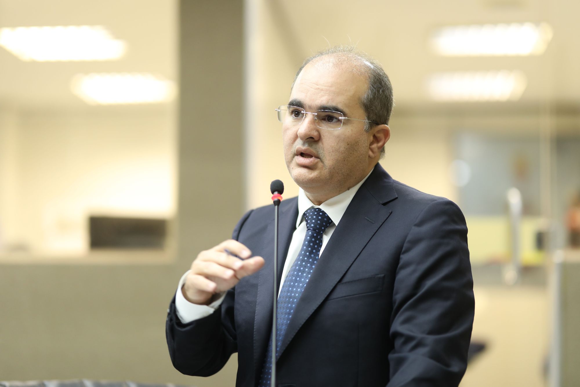 Ricardo Nicolau reforça proteção à mulher com divulgação obrigatória da Lei do Assédio Sexual