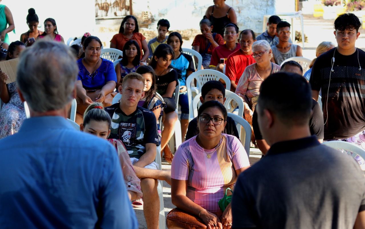 ‘Não quero brasileiro passando fome’, diz Arthur Neto em encontros comunitários