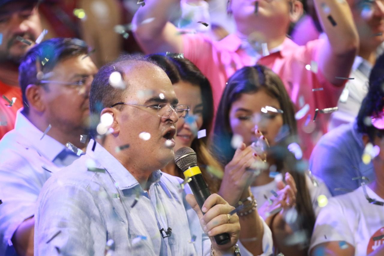 Em Convenção, Nicolau fala de Amazonino, Braga e Wilson e é aplaudido pela população