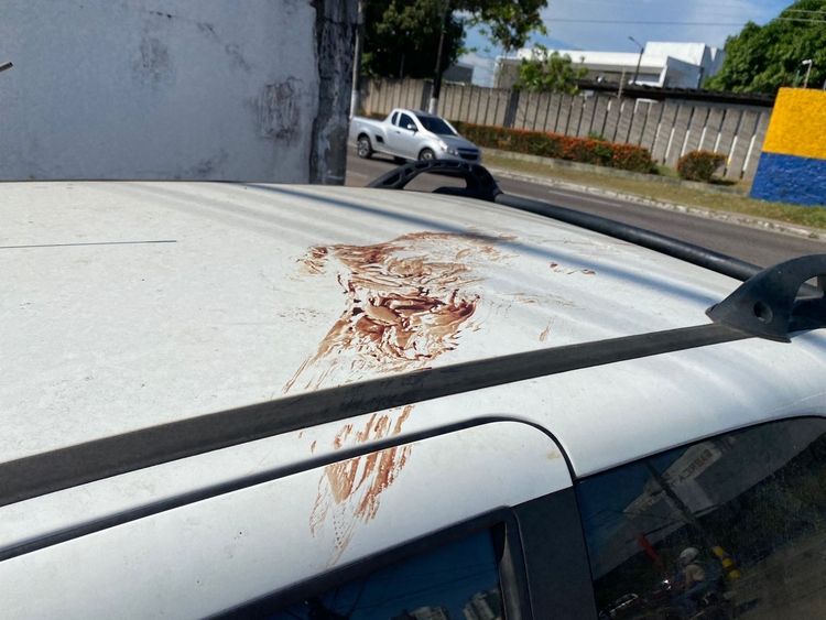 Após ser esfaqueado homem consegue dirigir até hospital e pedir ajuda