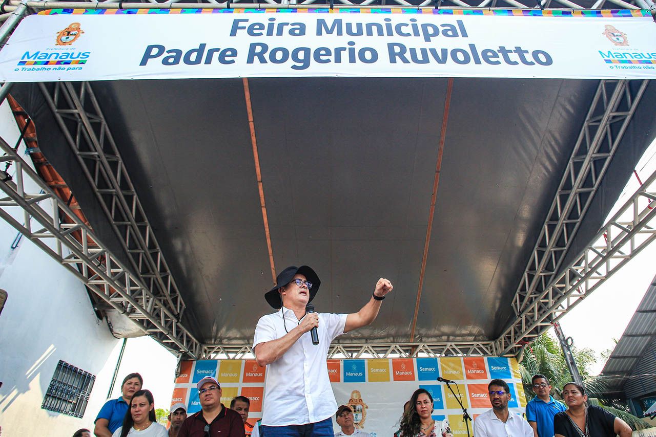 David Almeida anuncia reforma da feira Padre Rogério Ruvoletto, no Santa Etelvina