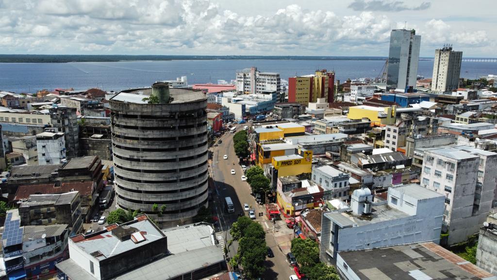 Prefeitura de Manaus abre visitação para interessados no leilão do Edifício Garagem