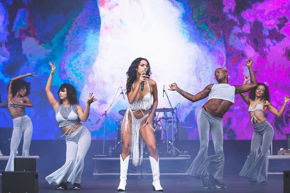 Adriana Brasil - Diva do pop nacional desembarca em Manaus