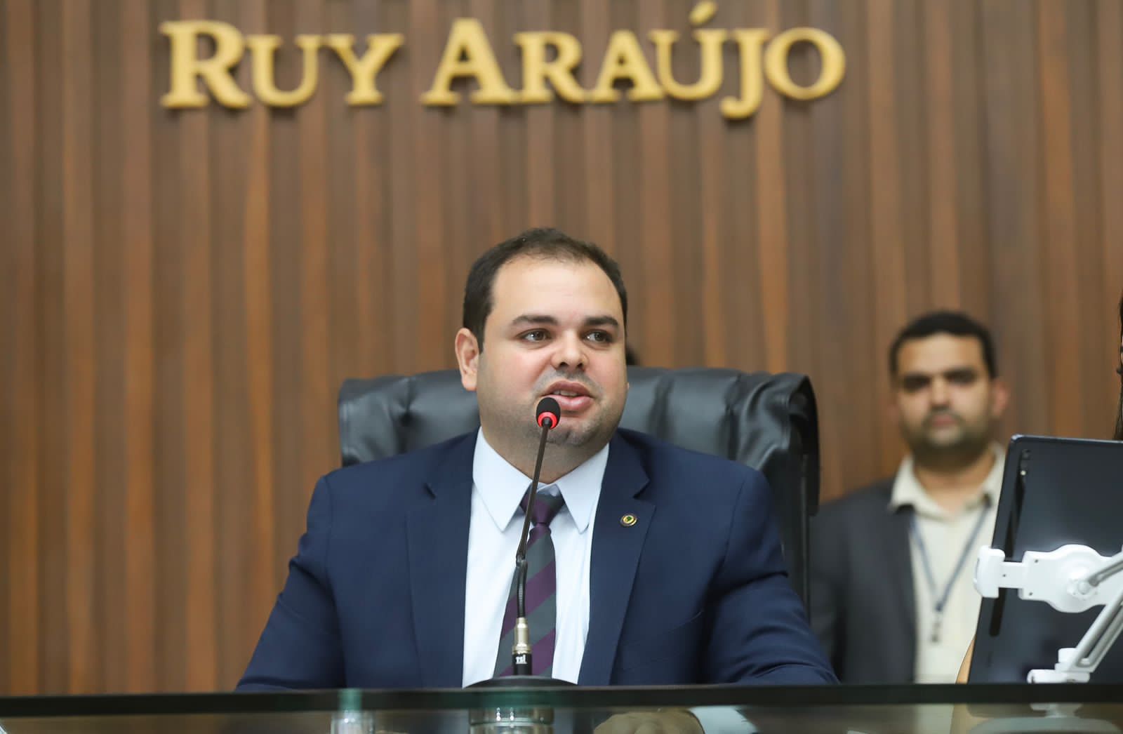 Roberto Cidade preside sessão que reabre os trabalhos presenciais do 2º semestre na Aleam