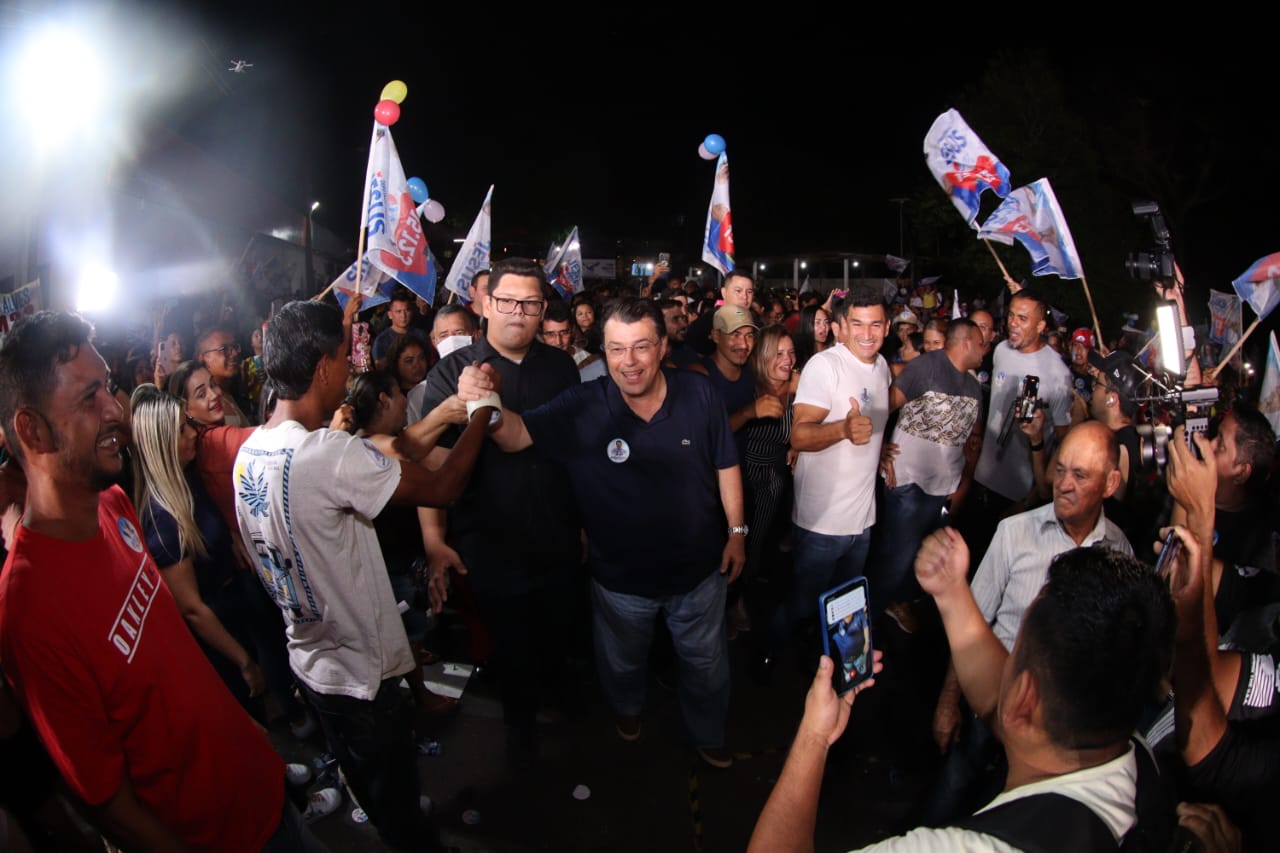 Braga lembra que em sua gestão, 30 mil famílias receberam moradia e 20 mil alunos ingressaram na UEA