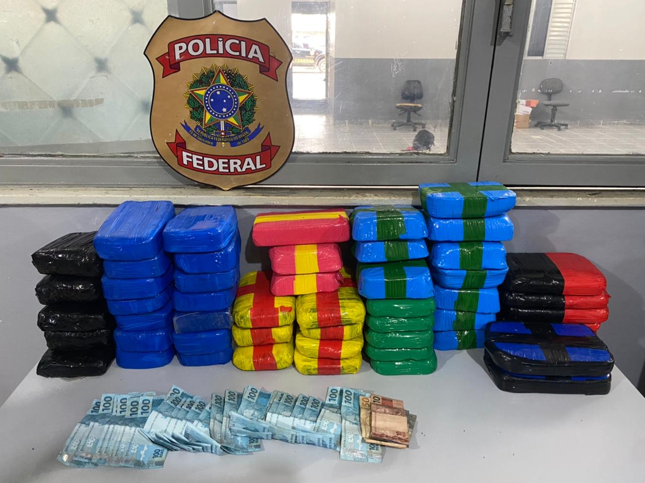 Polícia apreende drogas em porão frigorífico de embarcação no AM