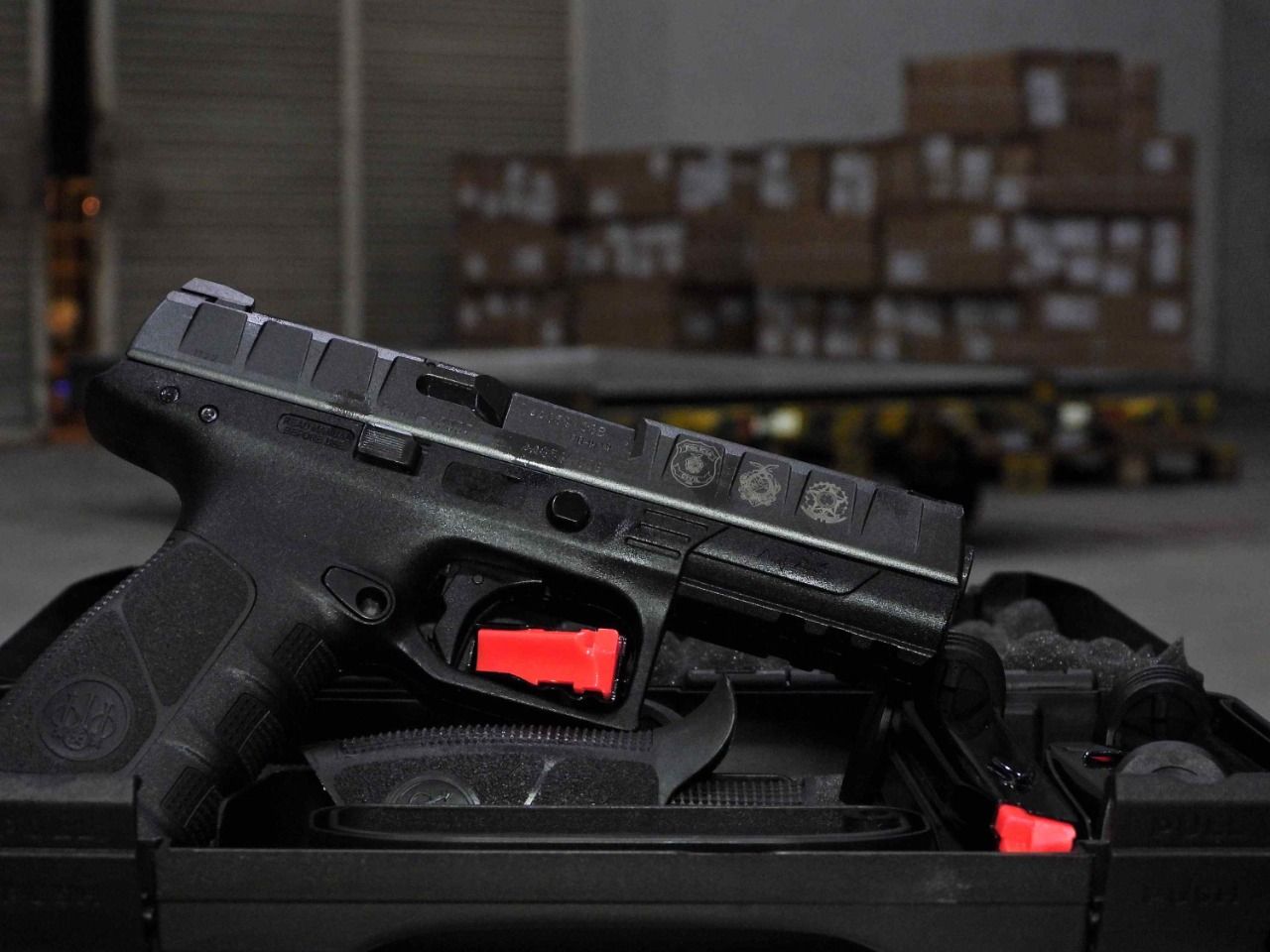 AM recebe terceiro e último lote de armamentos para forças de segurança, com mais de 3,8 mil pistolas