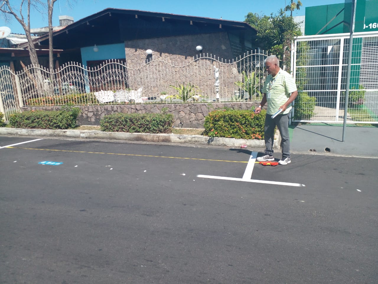 Técnicos da Ageman fiscalizam primeiro dia de funcionamento do Zona Azul no Vieiralves