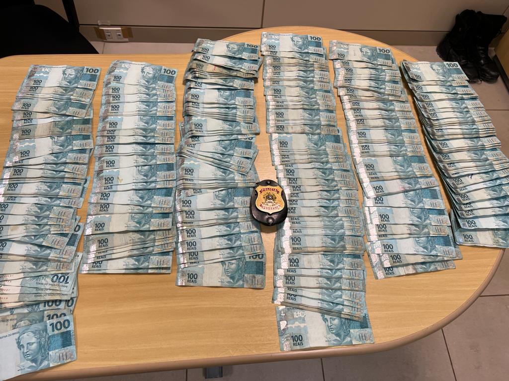 PF apreende R$ 61 mil com irmã de candidata a deputada estadual, no Aeroclube de Manaus