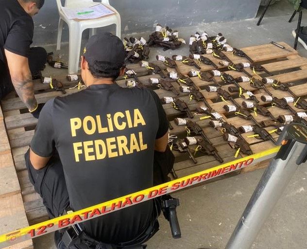 Polícia Federal destrói mais de 100 armas