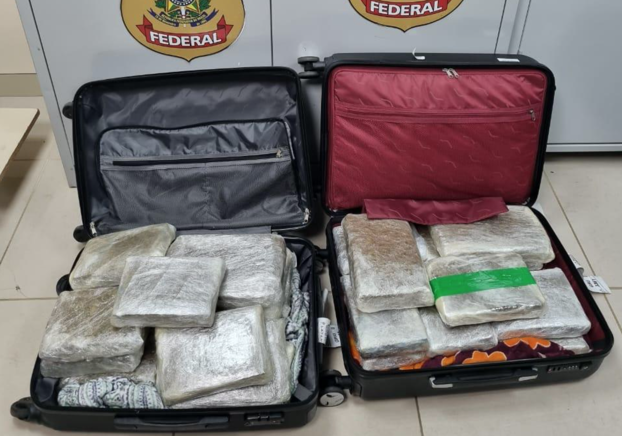 Dupla tenta embarcar com 28 quilos de maconha no aeroporto de Manaus