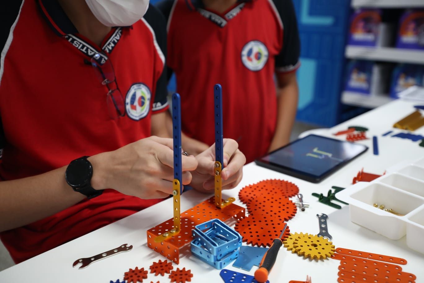 Até dezembro, laboratórios tecnológicos serão implantados em 100 escolas do Amazonas