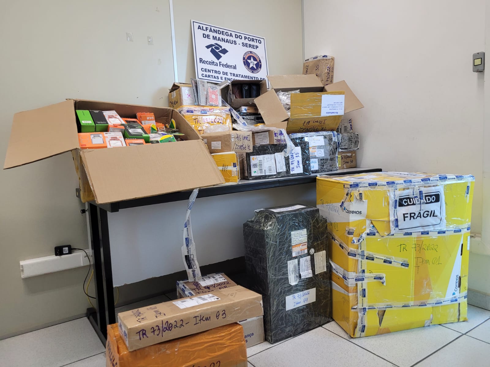 Alfândega apreende R$ 348 mil em acessórios em Manaus