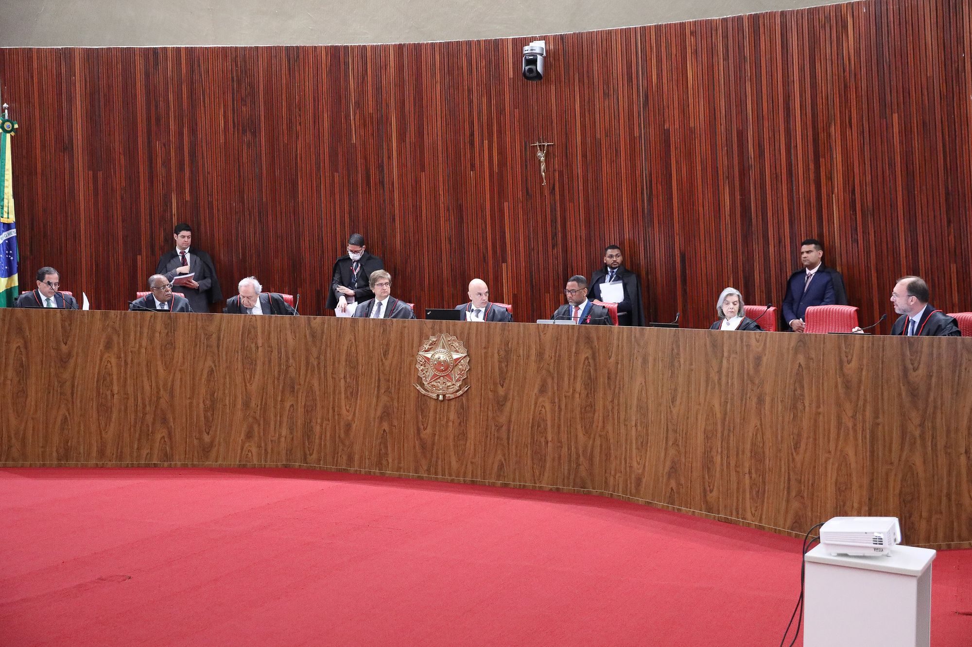 Resolução do TSE acelera retirada de fake news de sites