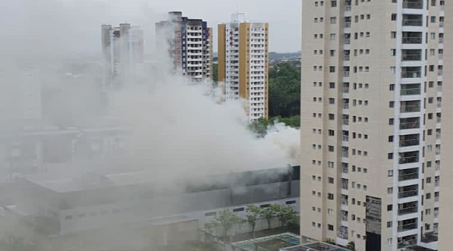 Incêndio atinge Patio Gourmet em Manaus