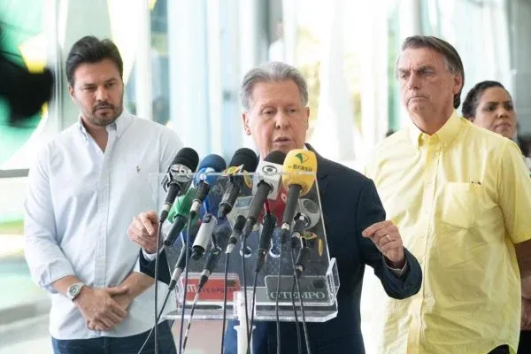 Arthur Virgílio Neto oficializa apoio a Bolsonaro no 2º turno