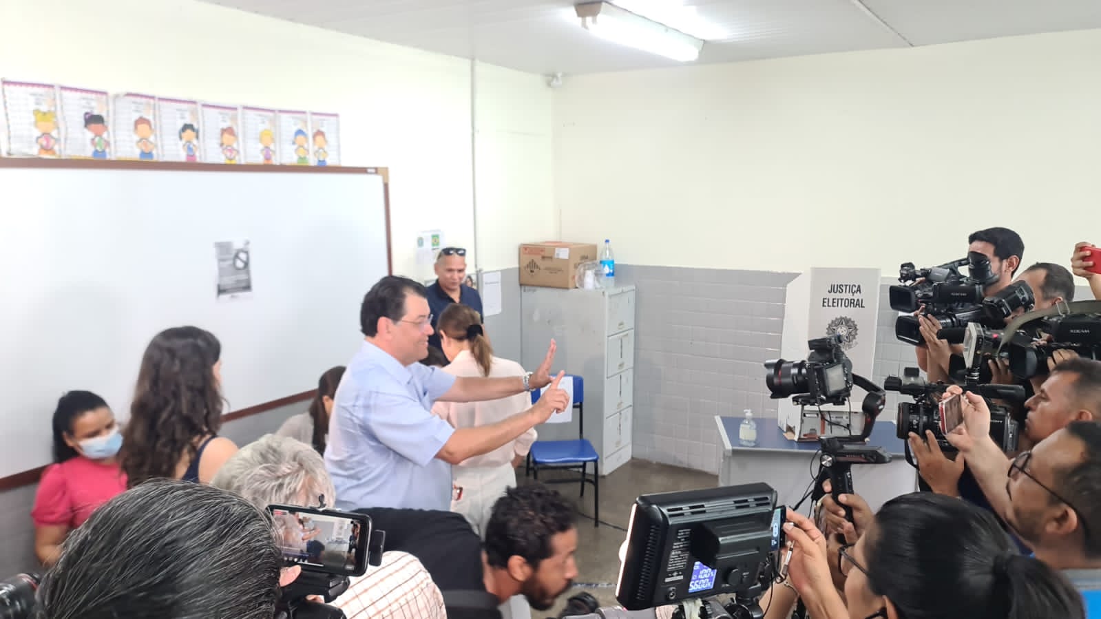 Eduardo Braga vota e diz que quer colocar o Amazonas de volta a 'pauta positiva'