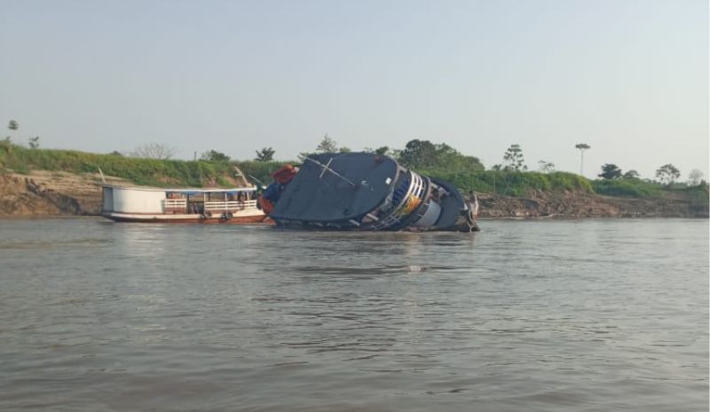 Embarcação que levava passageiros e mercadorias naufraga no interior do AM
