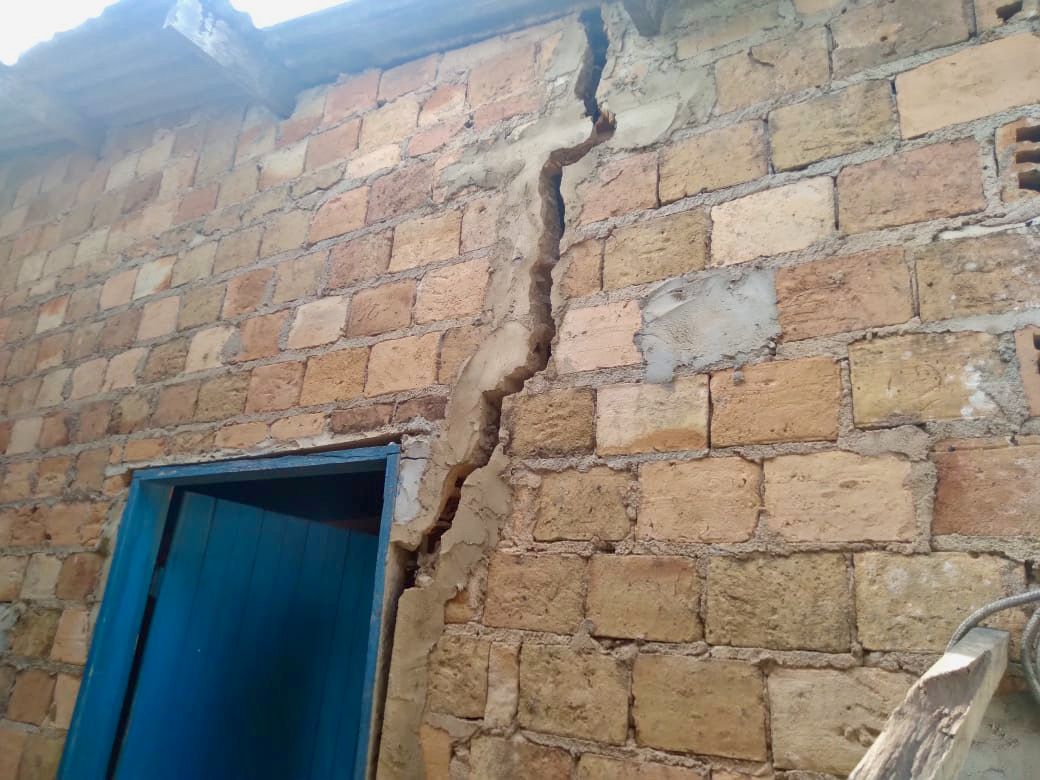 DPE pede urgência na remoção de famílias de casas que ameaçam desabar no AM