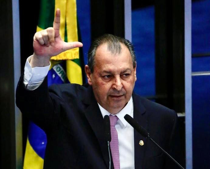 Senador Omar faz discurso contra Bolsonaro e diz que apenas Lula unifica o Brasil