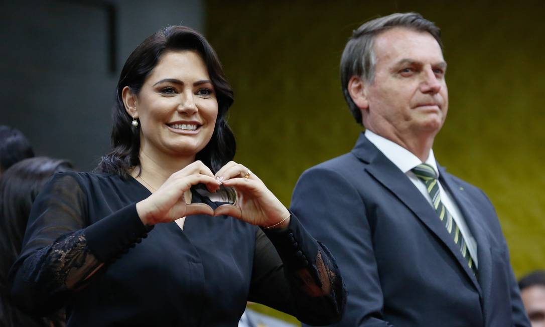 Jair Bolsonaro e Michelle Bolsonaro deixam de se seguir no Instagram