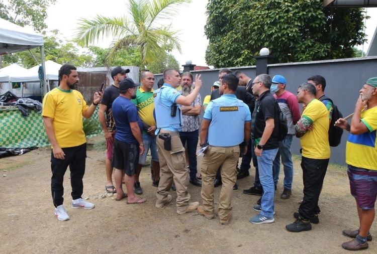 Manifestação no CMA segue mesmo com decisão judicial e ações da Prefeitura e Governo