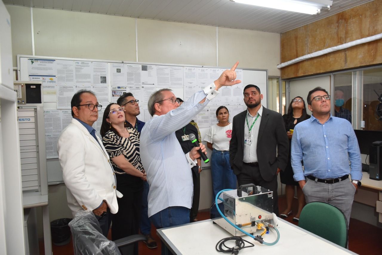 UEA inaugura primeira sala de aula do Brasil com sistema de esterilização por UV-C