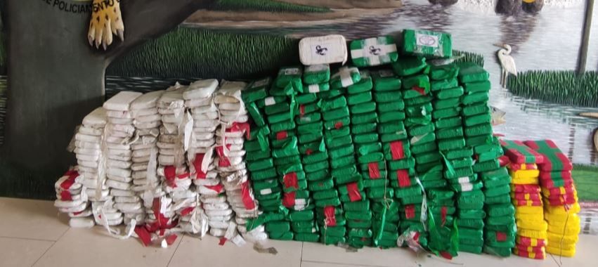 Homem é preso com 378 kg de cocaína em barco no Rio Solimões