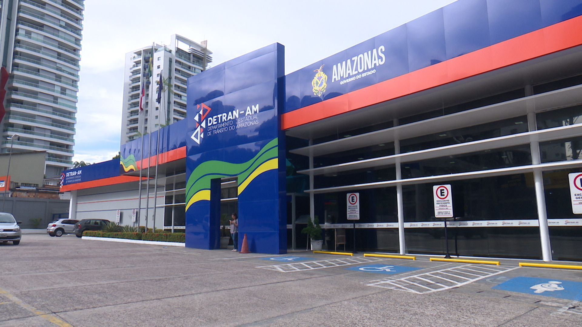 Órgãos públicos informam como funcionarão nesta segunda-feira, dia de jogo do Brasil na Copa