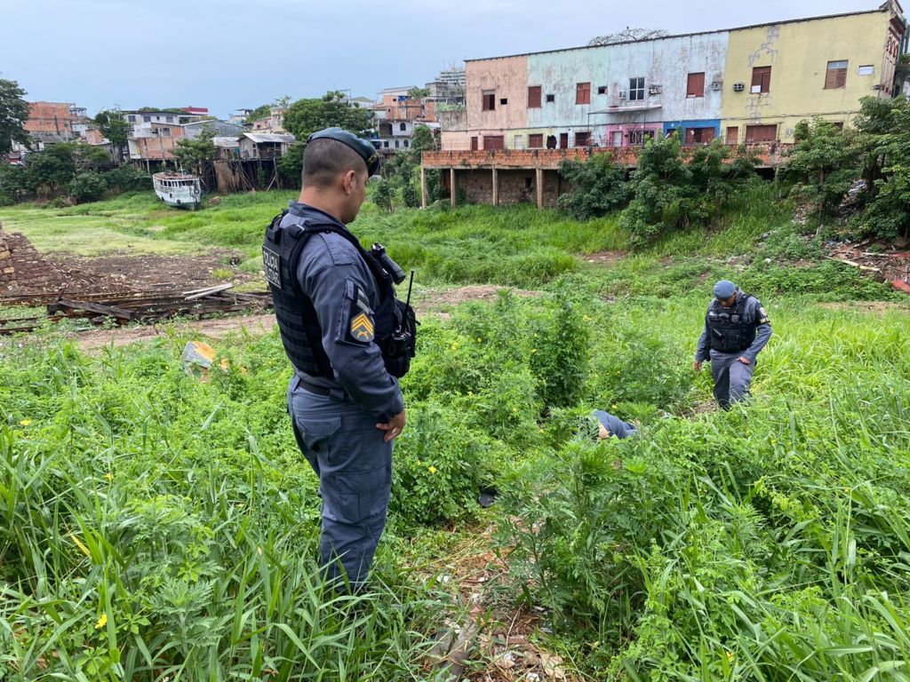 Corpo de homem é encontrado com marcas de tiros na cabeça em Manaus