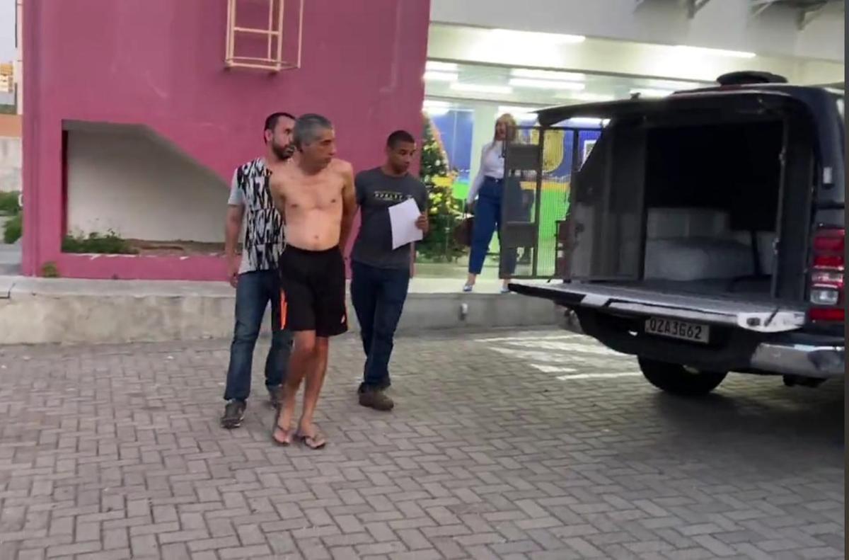 Homem é preso suspeito de estuprar os alunos de escolinha de futebol