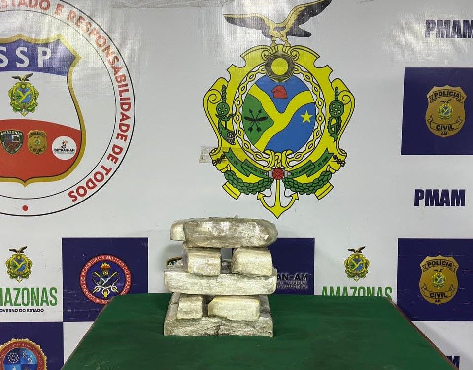 Mulher é presa com 10 quilos de drogas em embarcação no AM
