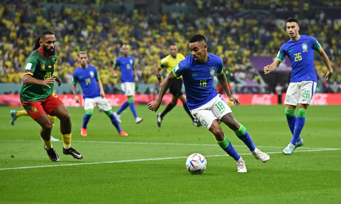 Brasil perde para Camarões mas se classifica em 1º do Grupo G