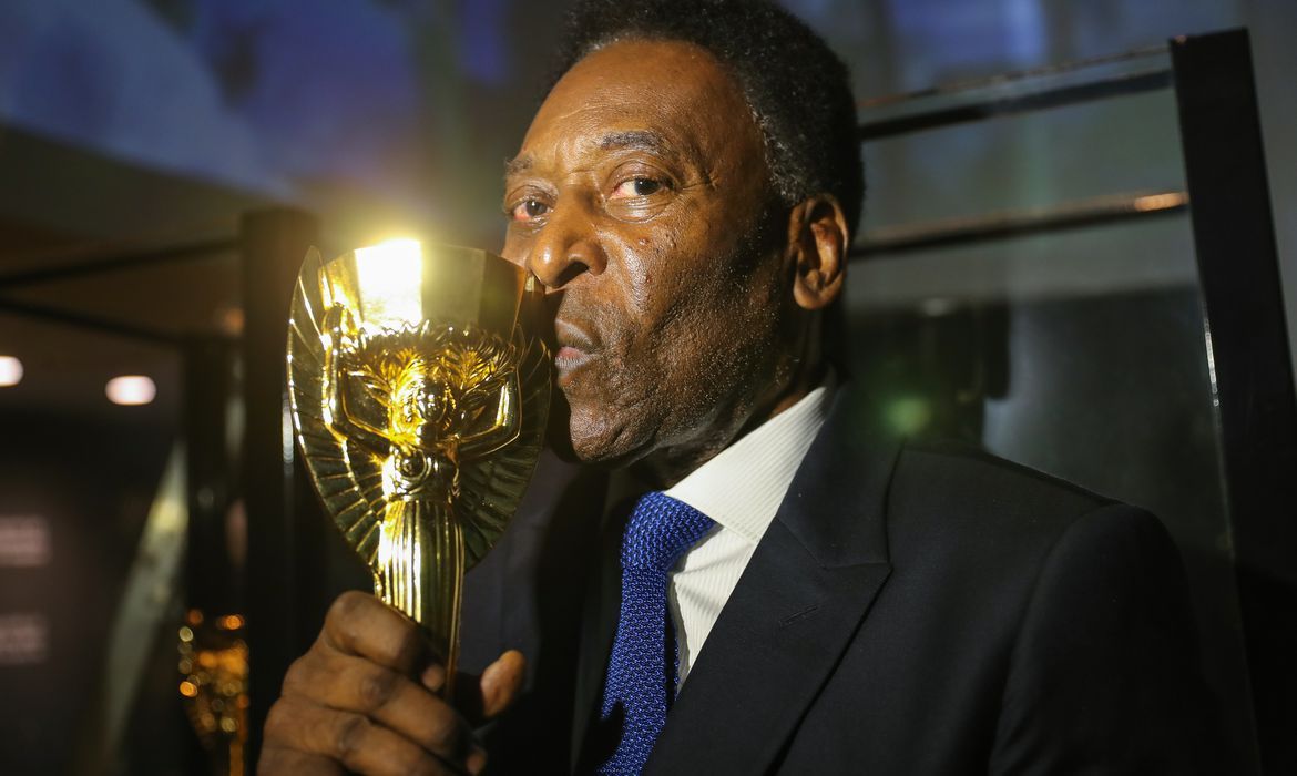 New York Times, Le Monde e outros jornais reverenciam Pelé