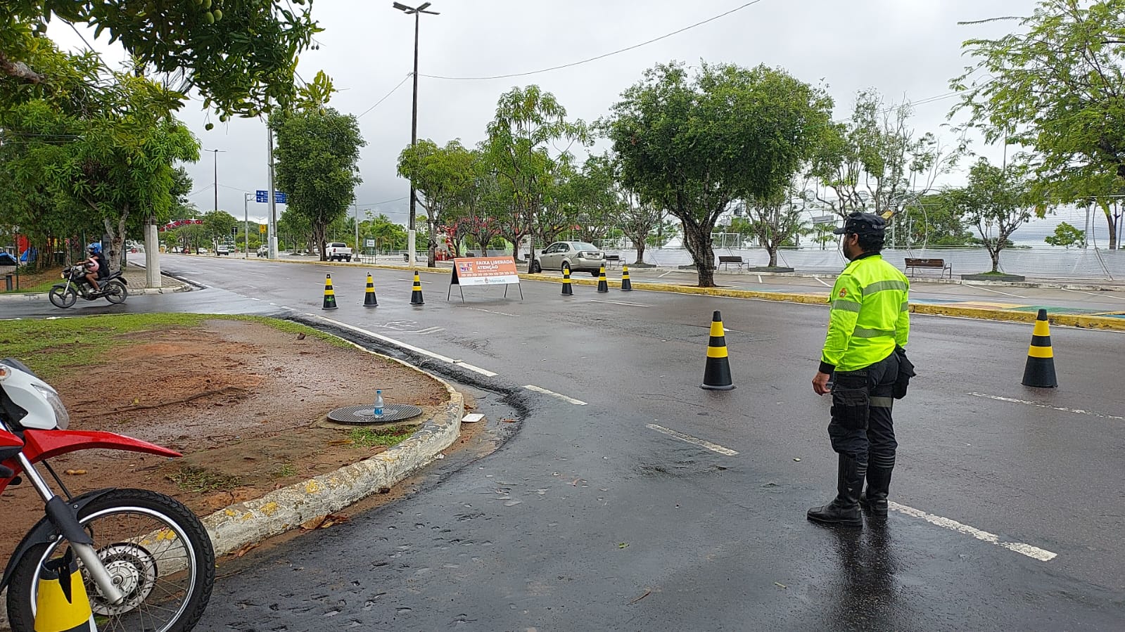 Trecho da Av. Coronel Teixeira é interditado para montagem de estrutura para o Réveillon